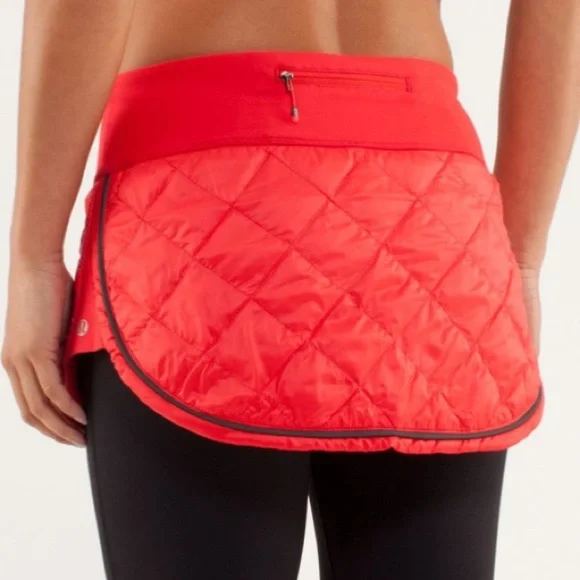 Lululemon Hot Cheeks Goose Down Wind & Water Resistant Quilted Mini Skirt Size 4 - Picture 3 of 16